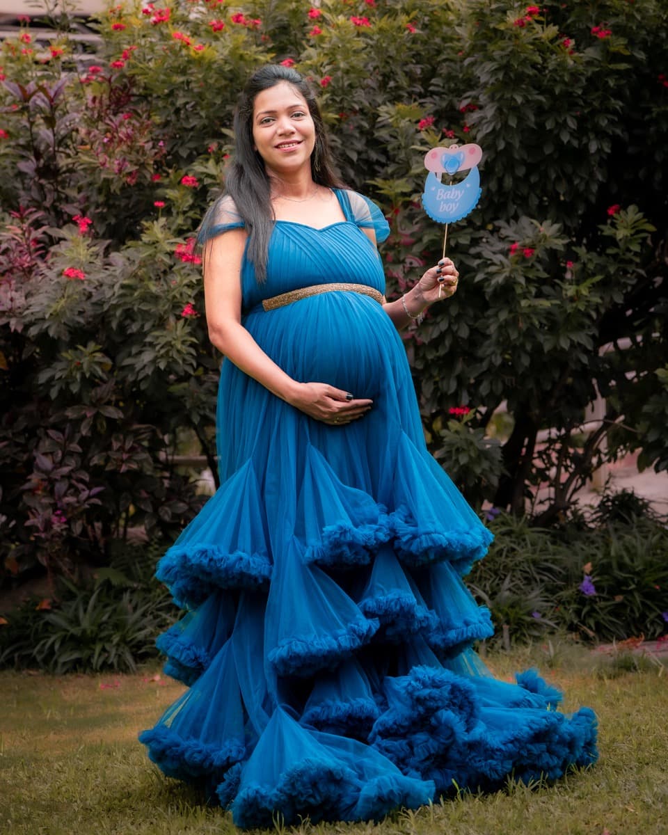 Maharashtrian bride in red bridal saree smiling at wedding ceremony — Shrungar bridal makeup Ravet